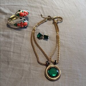 Elegant Gold and Green Jewelry Set